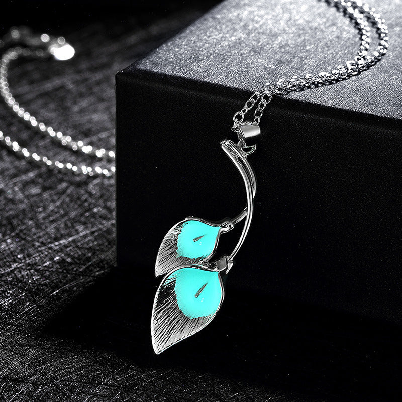Fashionable Glow-in-the-Dark Leaf Pendant Necklace