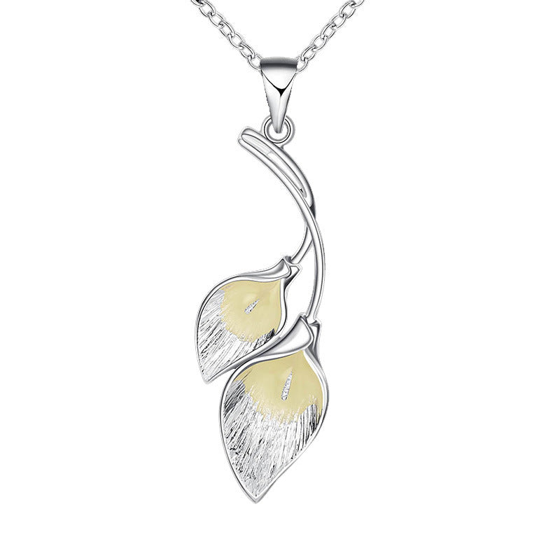 Fashionable Glow-in-the-Dark Leaf Pendant Necklace